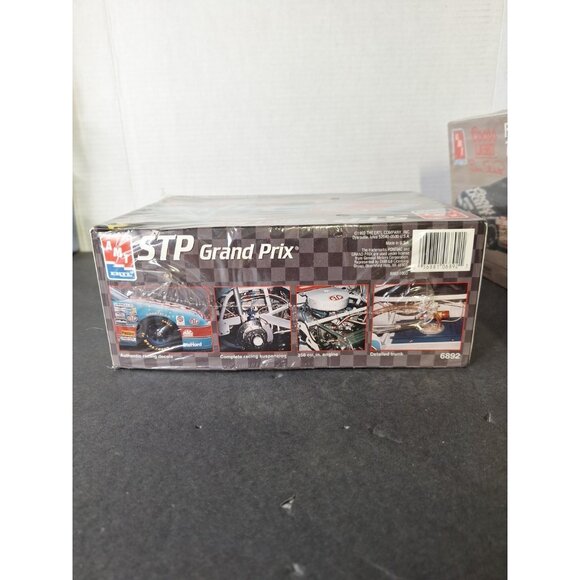 Lot Of 2 NEW! Sealed “STP Grand Prix #44	 NASCAR 1:25 Model Kits - Picture 5 of 14